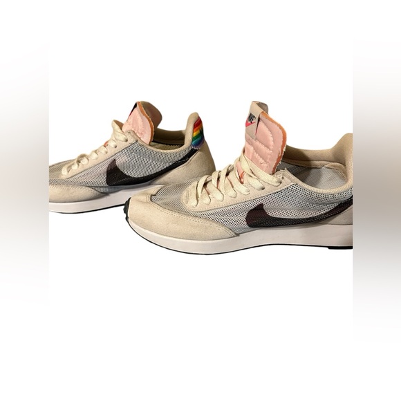 Nike - Picture 2 of 5